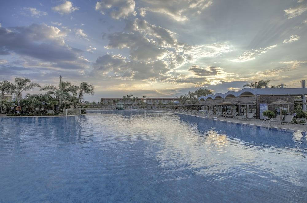 Blue Lagoon Resort Lambi  Exterior foto